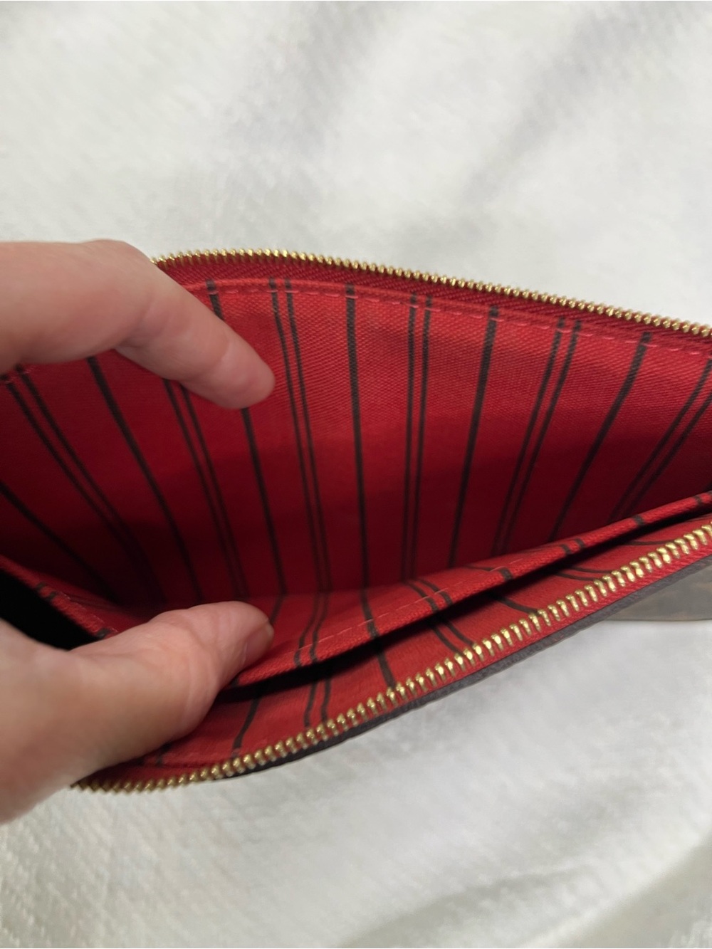 Louis Vuitton Neverfull Pochette Monogram Wristlet Pouch Cerise Interior Red - Picture 10 of 13